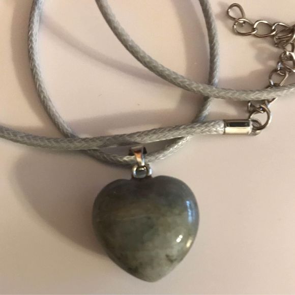 Labradolite gray heart stone crystal pendant on gray cord chain necklace - Picture 1 of 3